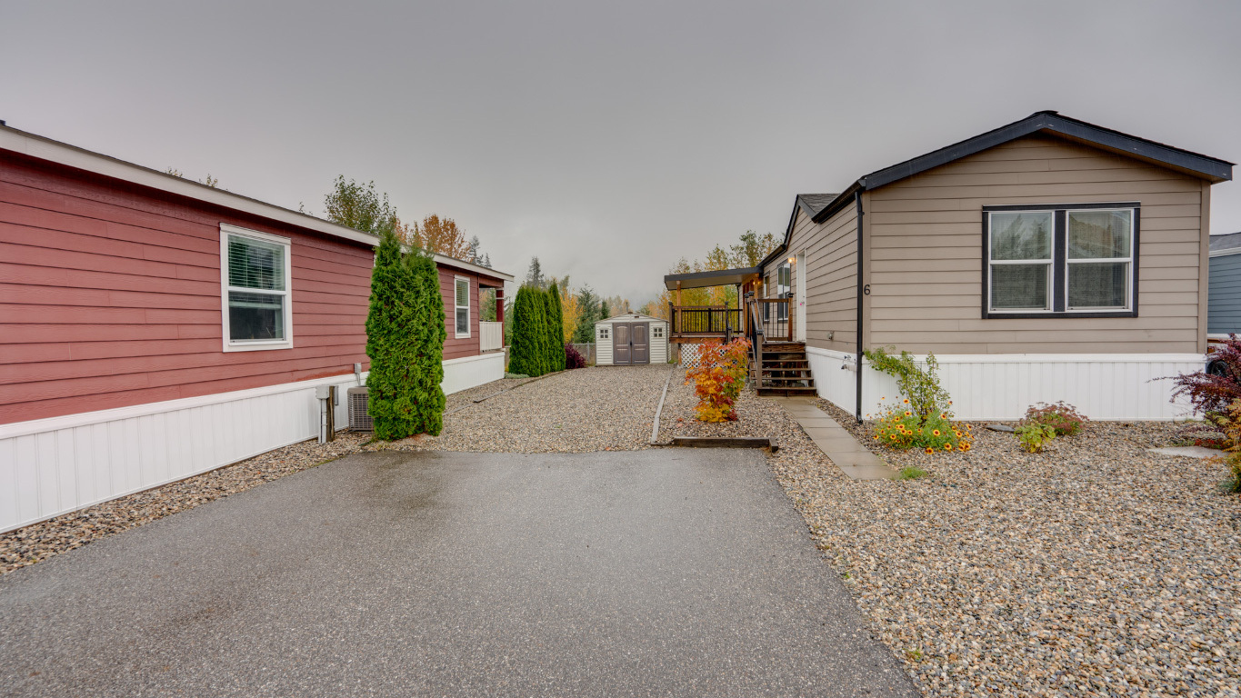 Photo de la propriété:  4811 10A Avenue NE 6  BC V1E 1C5 