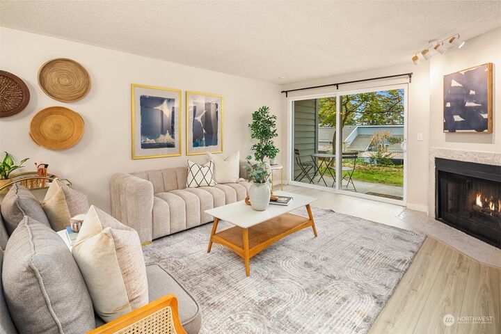 Property Photo:  9398  Redmond-Woodinville Road NE E129  WA 98052 