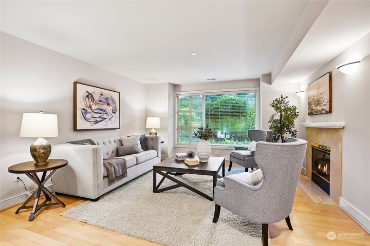 Property Photo:  321  3rd Street 103  WA 98033 