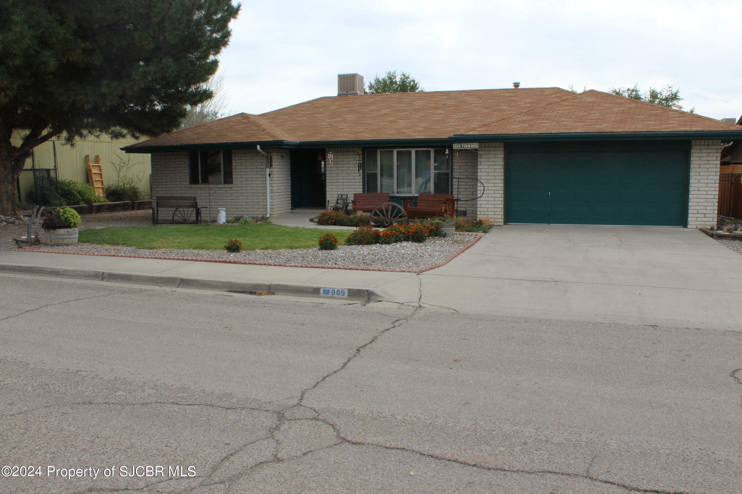 Property Photo:  909 W Firwood Street  NM 87413 