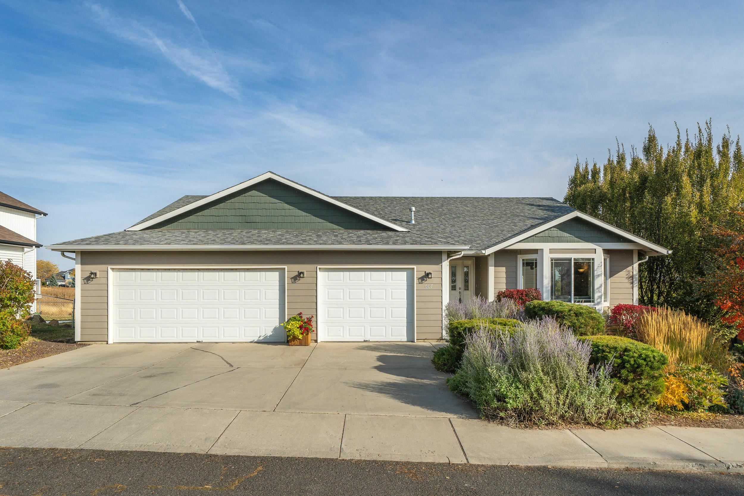 Property Photo:  607 Irene Pl  WA 99004-2331 