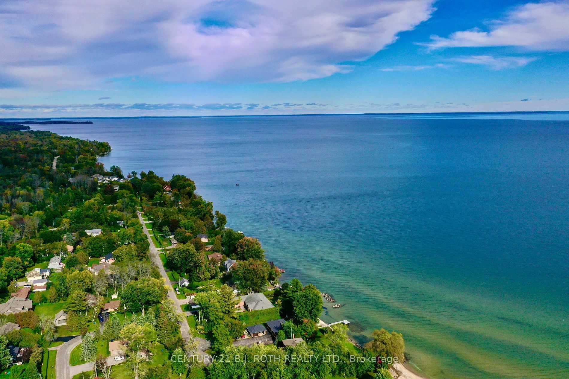 Photo de la propriété:  98 Lakeshore Rd W  ON L0L 2E0 