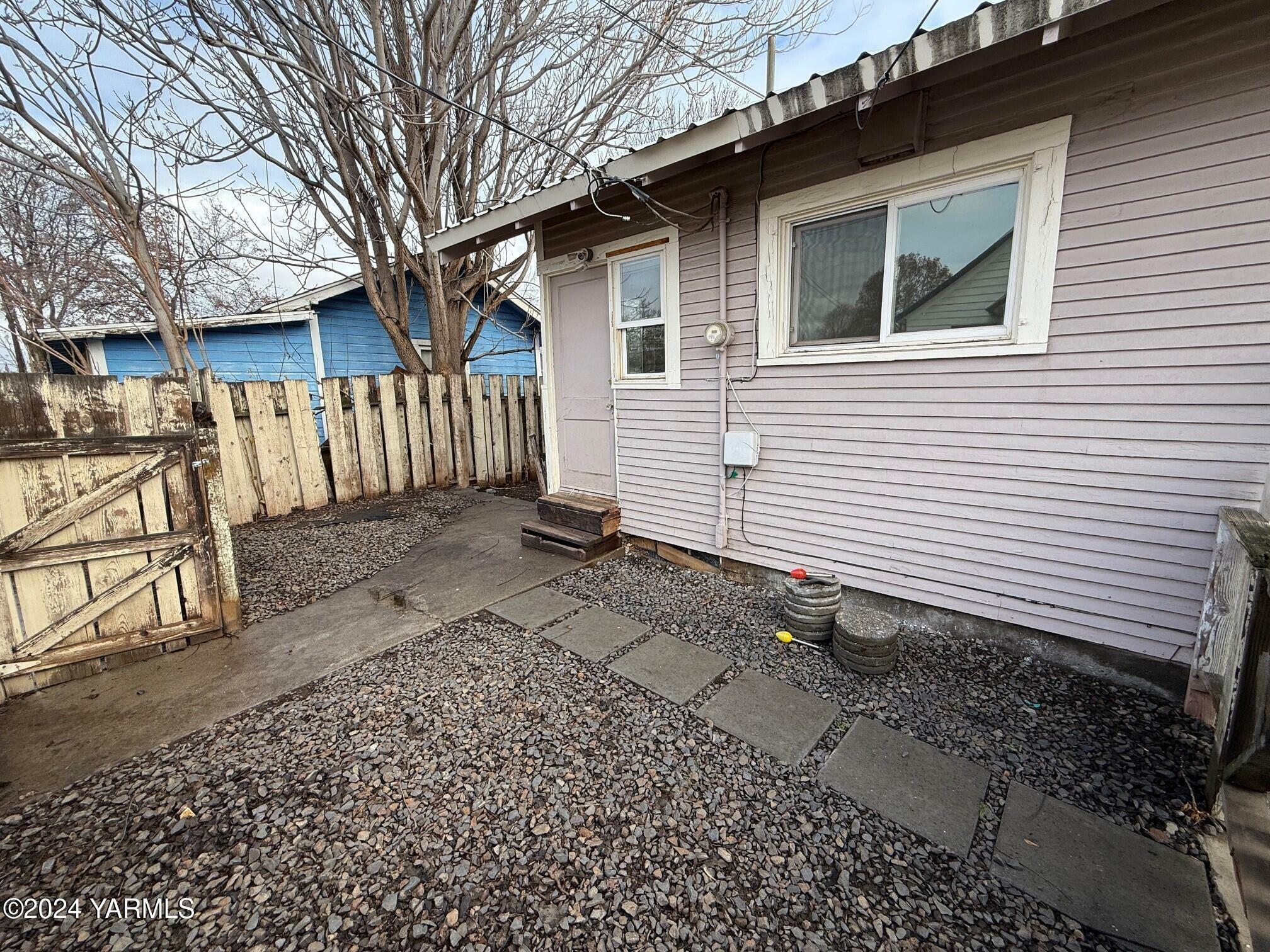 Property Photo:  720 St. Helens St  WA 98902 