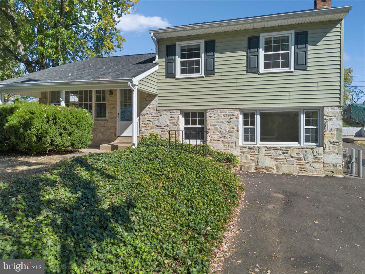 Property Photo:  633 Lynne Drive  PA 18966 