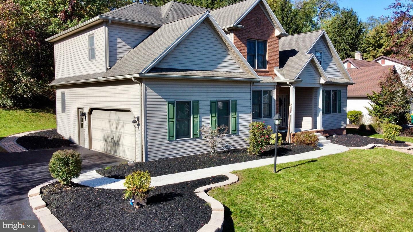 Property Photo:  1018 Country Club Road  PA 17011 