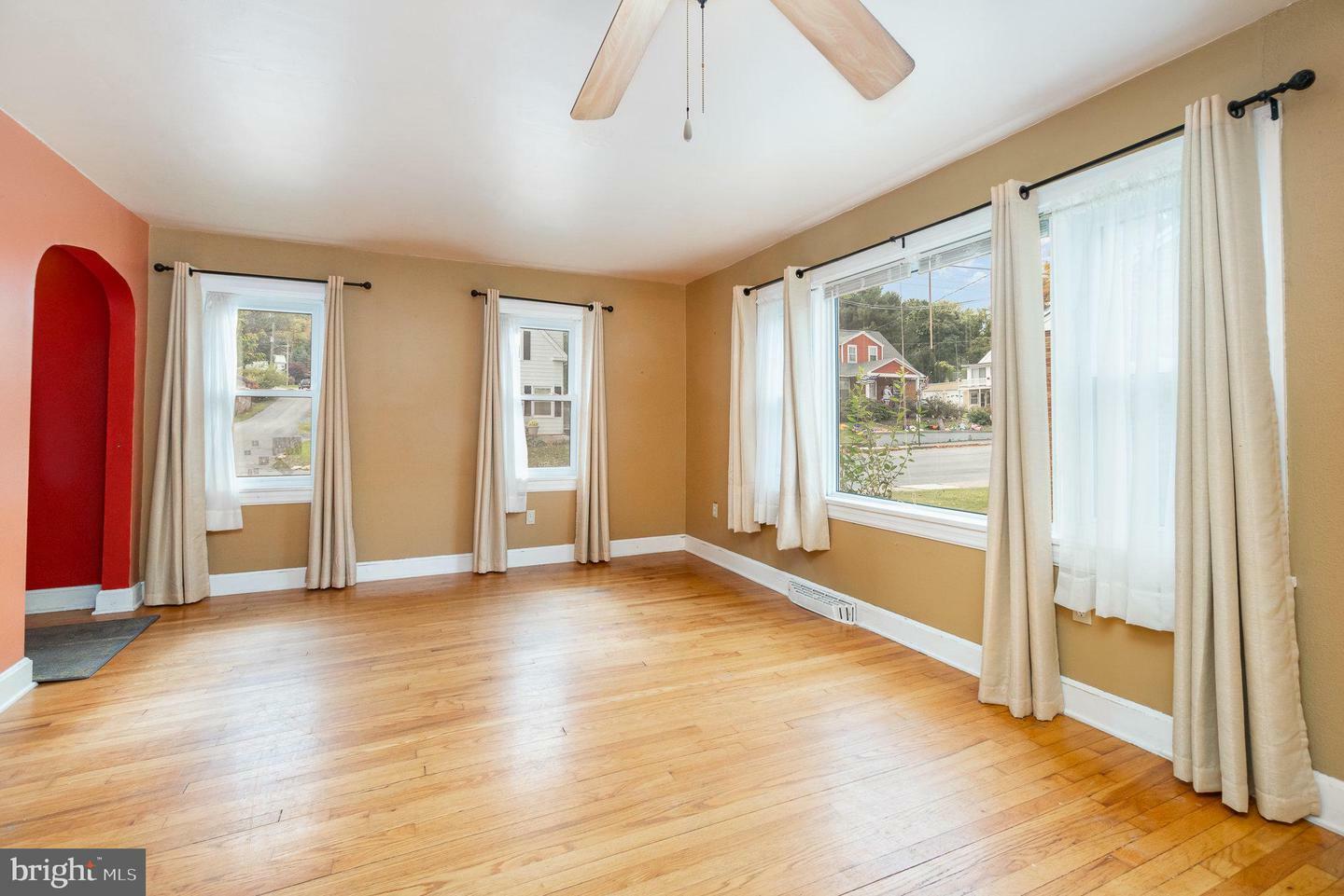 Property Photo:  10 W Pine Street  PA 17065 