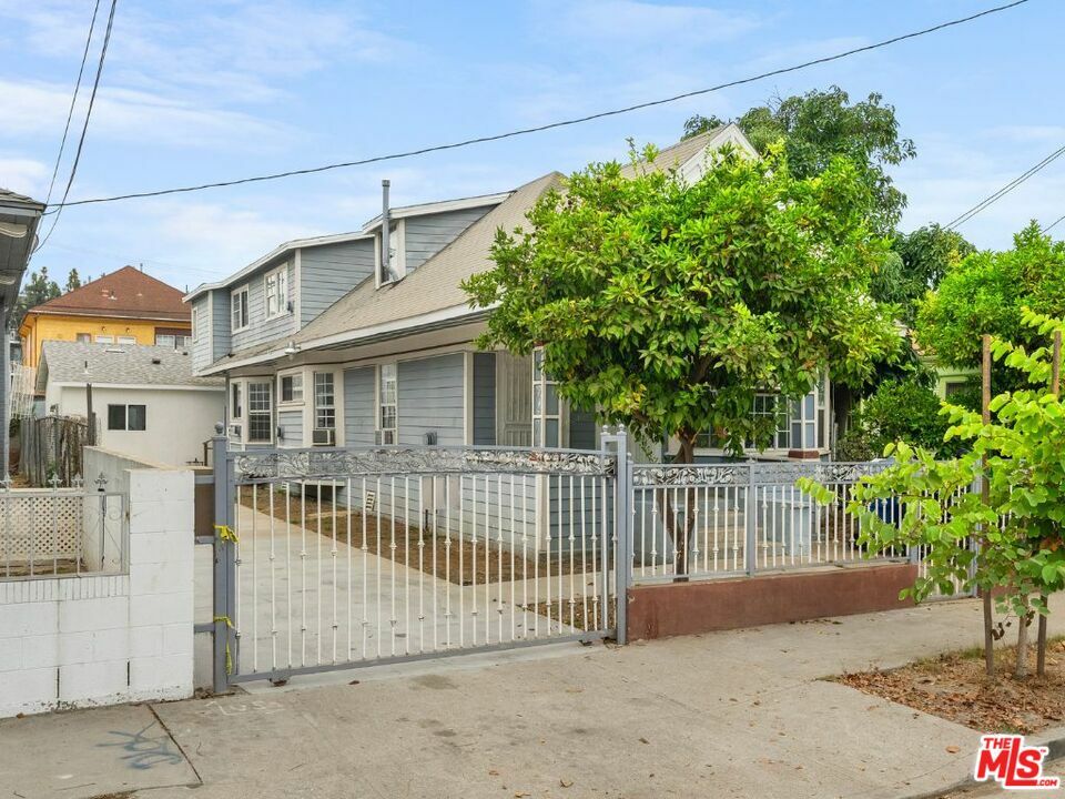 Property Photo:  1220  W 25th St  CA 90007 