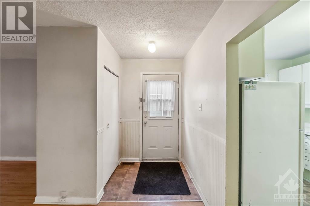 Property Photo:  813 Maplewood Avenue  ON K2B 5V4 