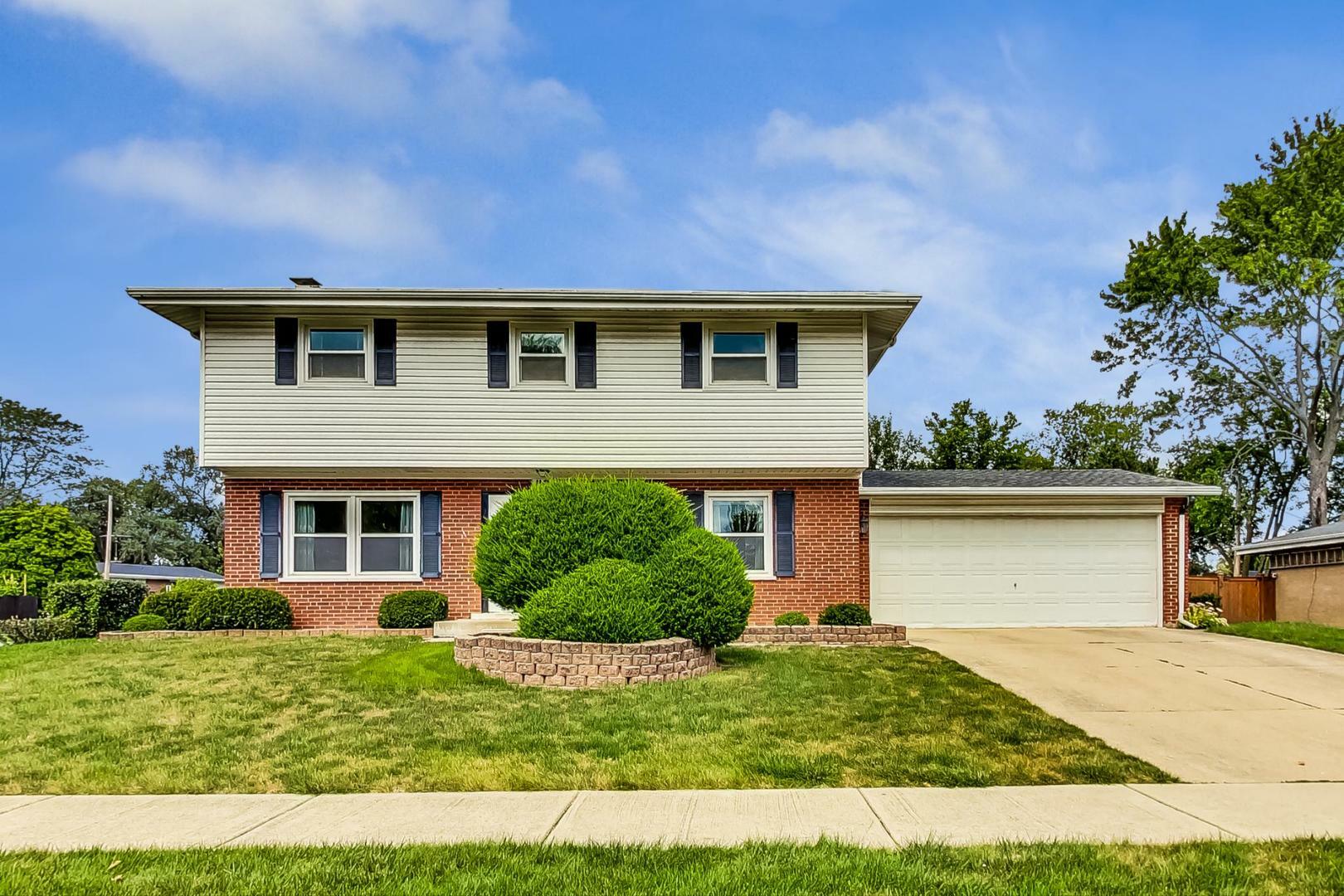 Property Photo:  1101 N Brentwood Lane  IL 60056 