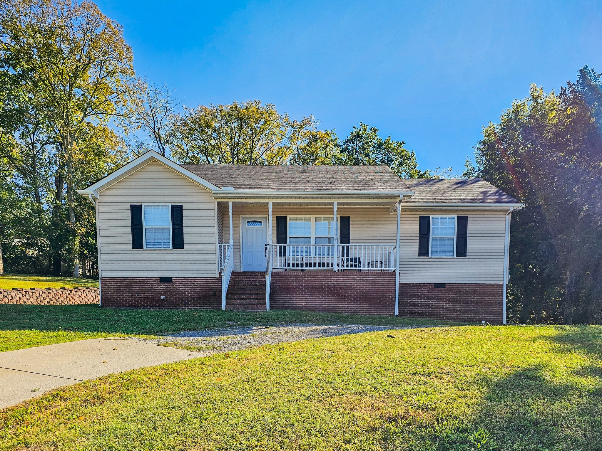 Property Photo:  400 Sims Ave  TN 37183 