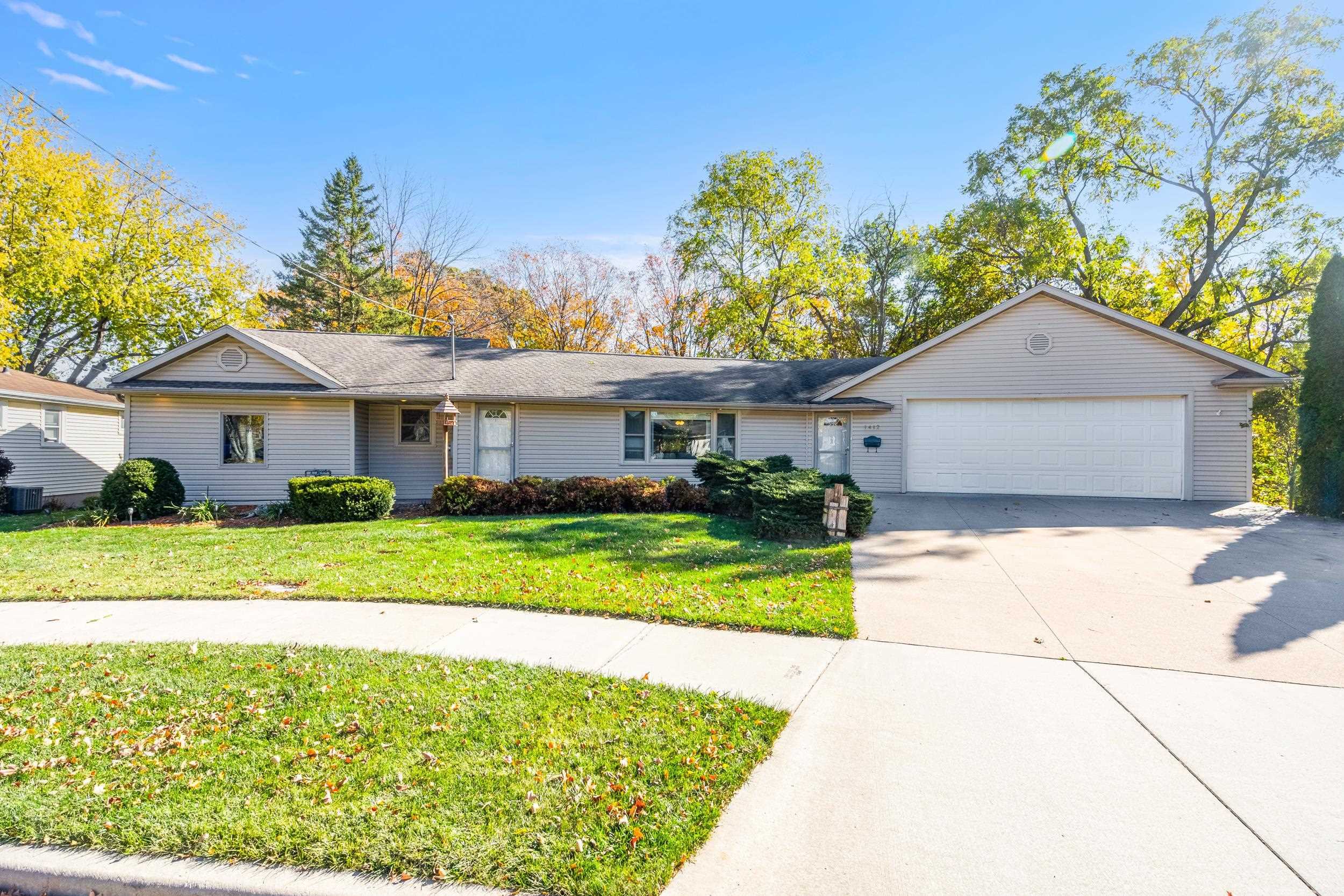 Property Photo:  1412 Oakridge Avenue  WI 54130 