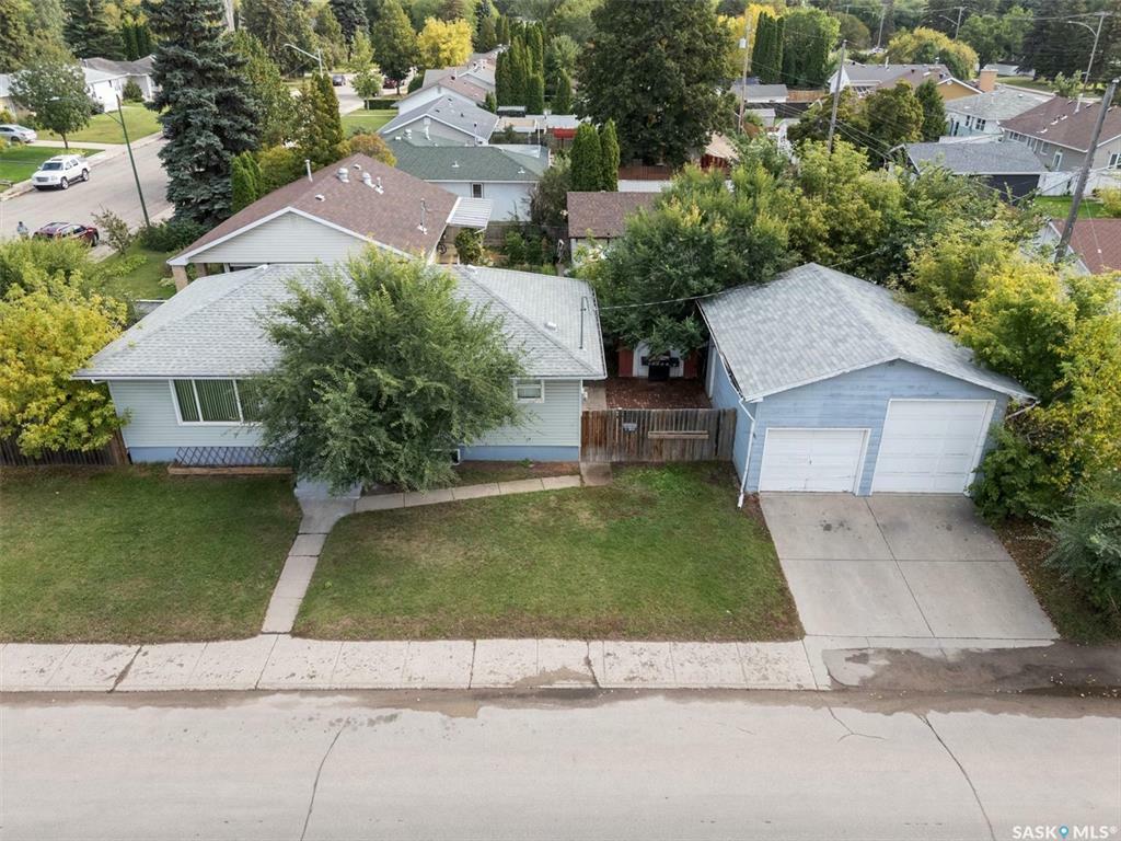 Property Photo:  1805 Clarence Avenue S  SK S7H 2E9 