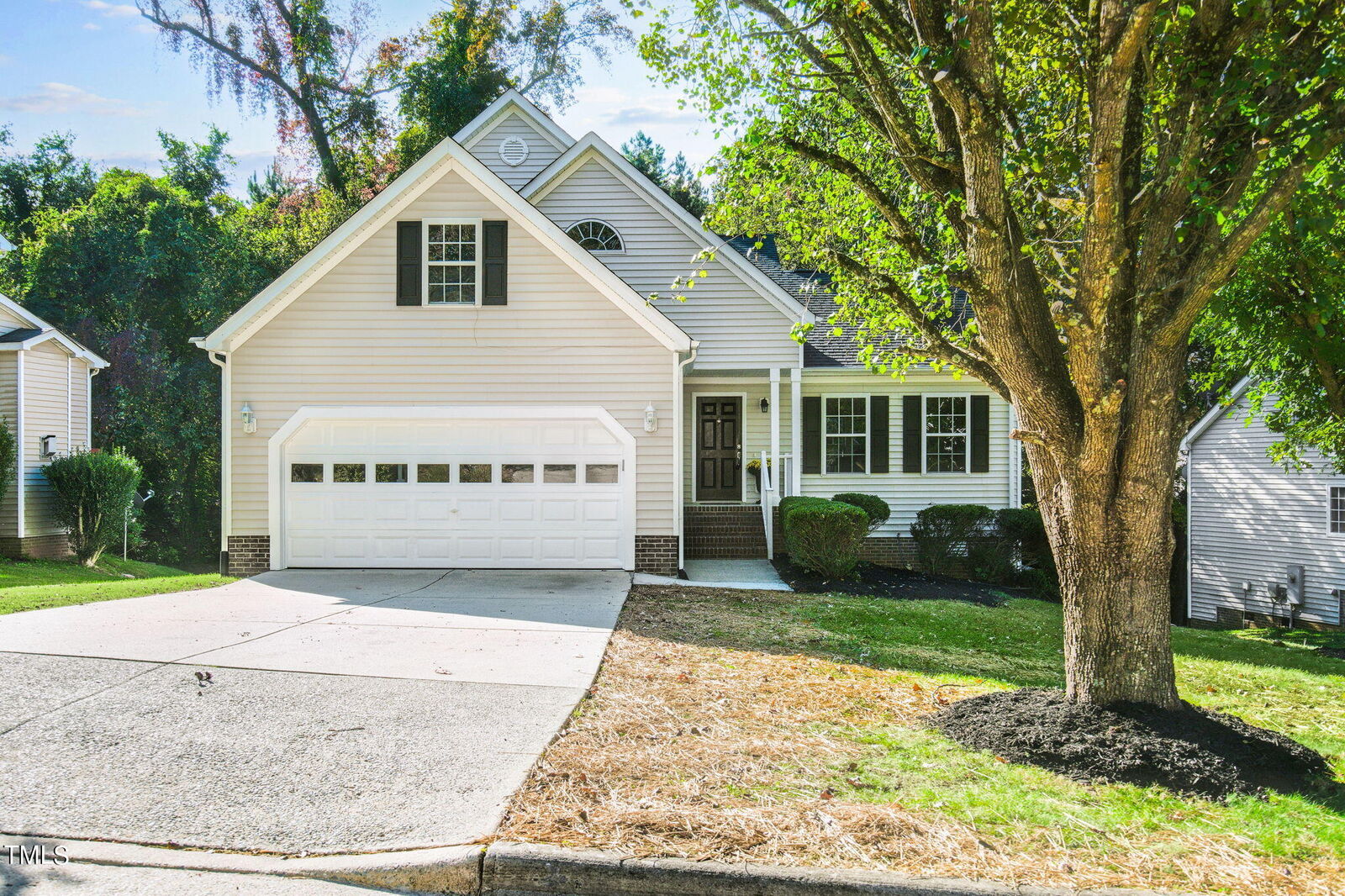 Property Photo: 204 Kenilworth Place NC 27516