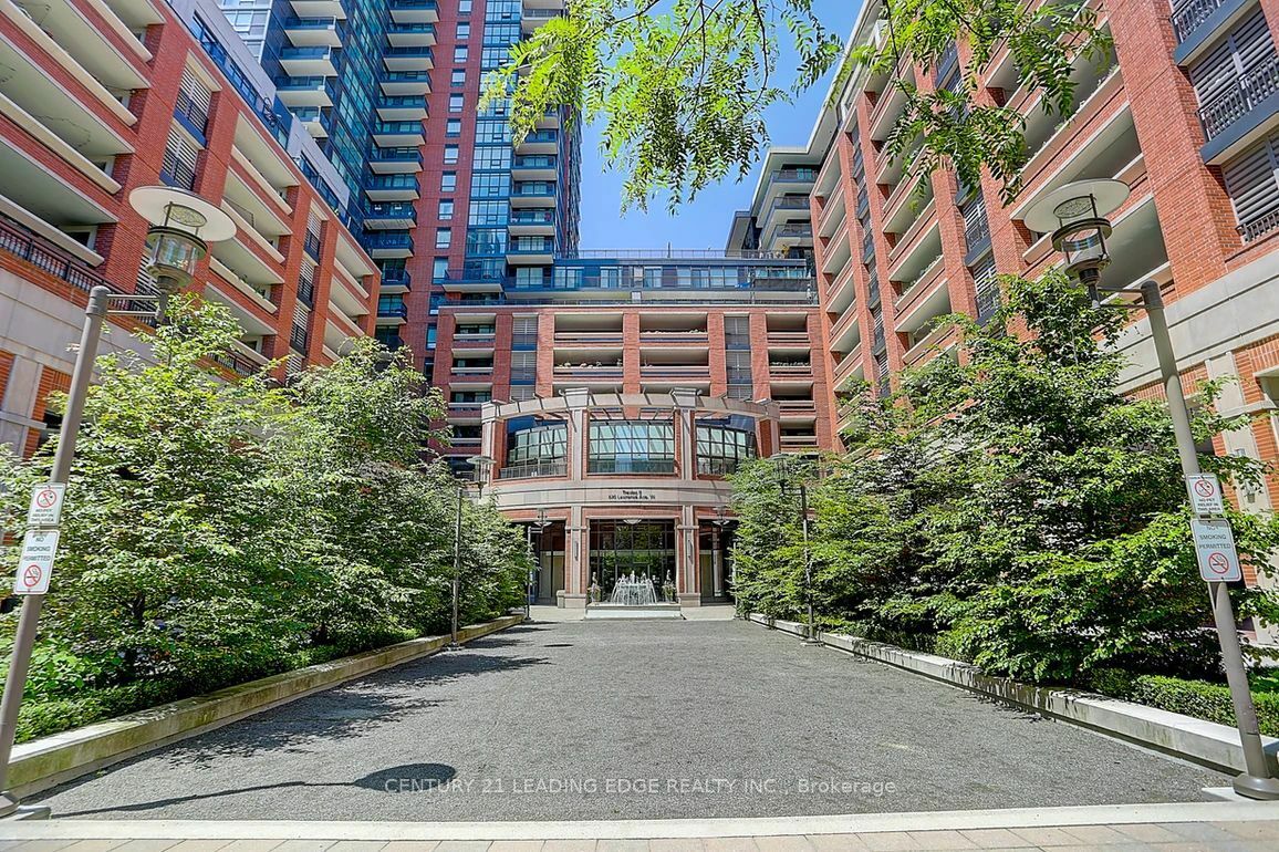 Property Photo:  830 Lawrence Ave W 2707  ON M6A 0B6 