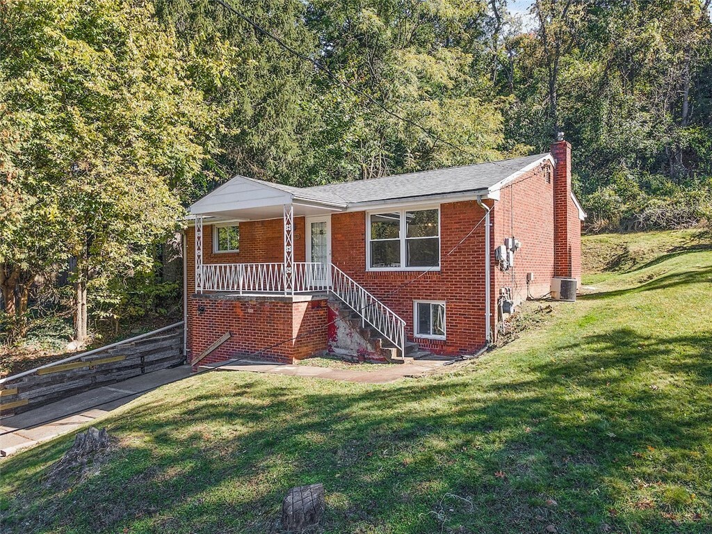 Property Photo:  446 Hochberg Rd  PA 15235 