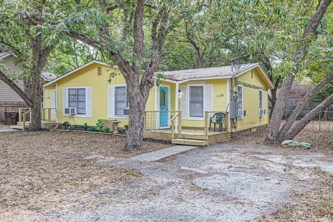 Property Photo:  316 Plum Street  TX 78644 