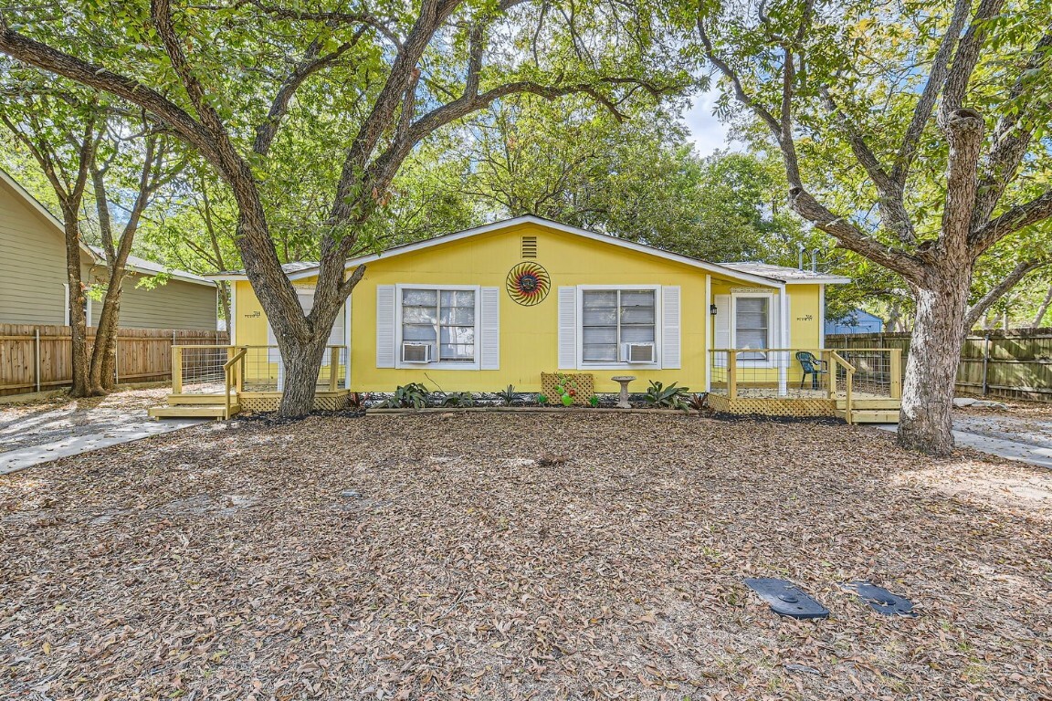 316 Plum Street  Lockhart TX 78644 photo