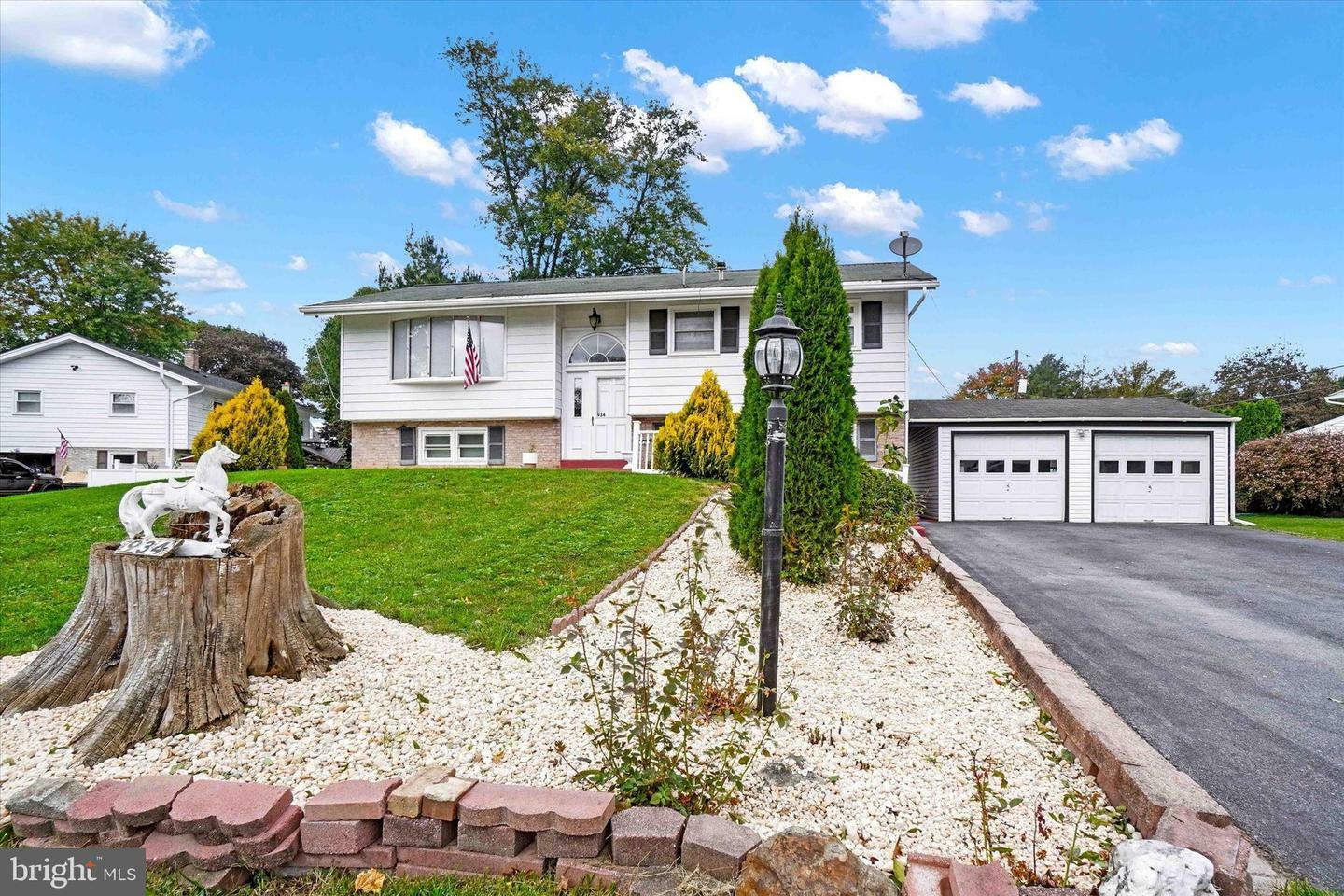 Property Photo:  934 Raymee Drive  PA 17601 