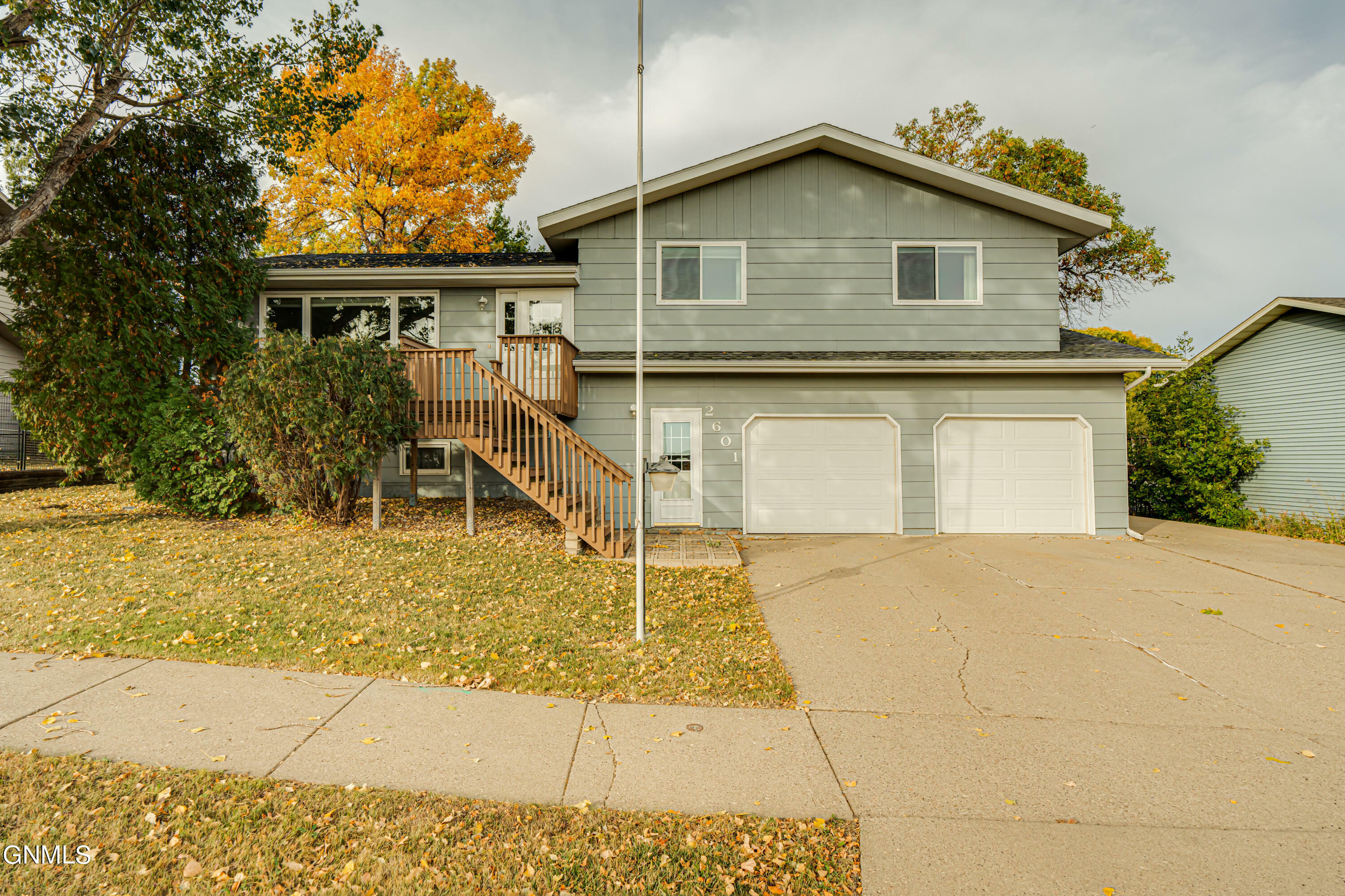 Property Photo:  2601 8th Avenue NW  ND 58554 