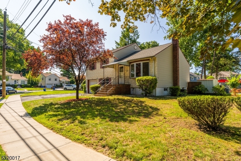 Property Photo:  270 Huguenot Ave  NJ 07083 