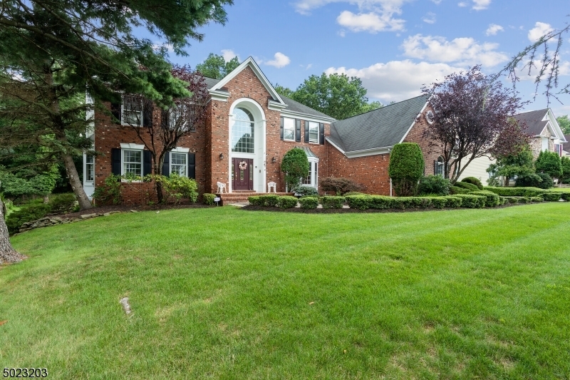 Property Photo:  4 Swans Mill Ln  NJ 07076 