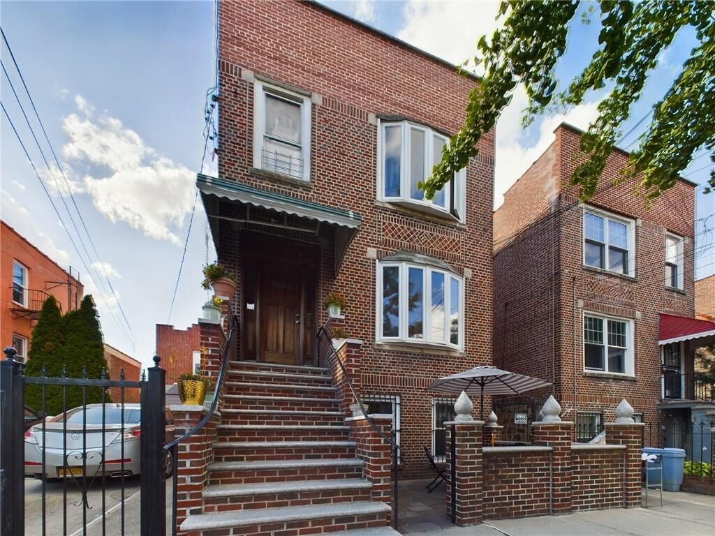 Property Photo: 2553 Radcliff Avenue NY 10469