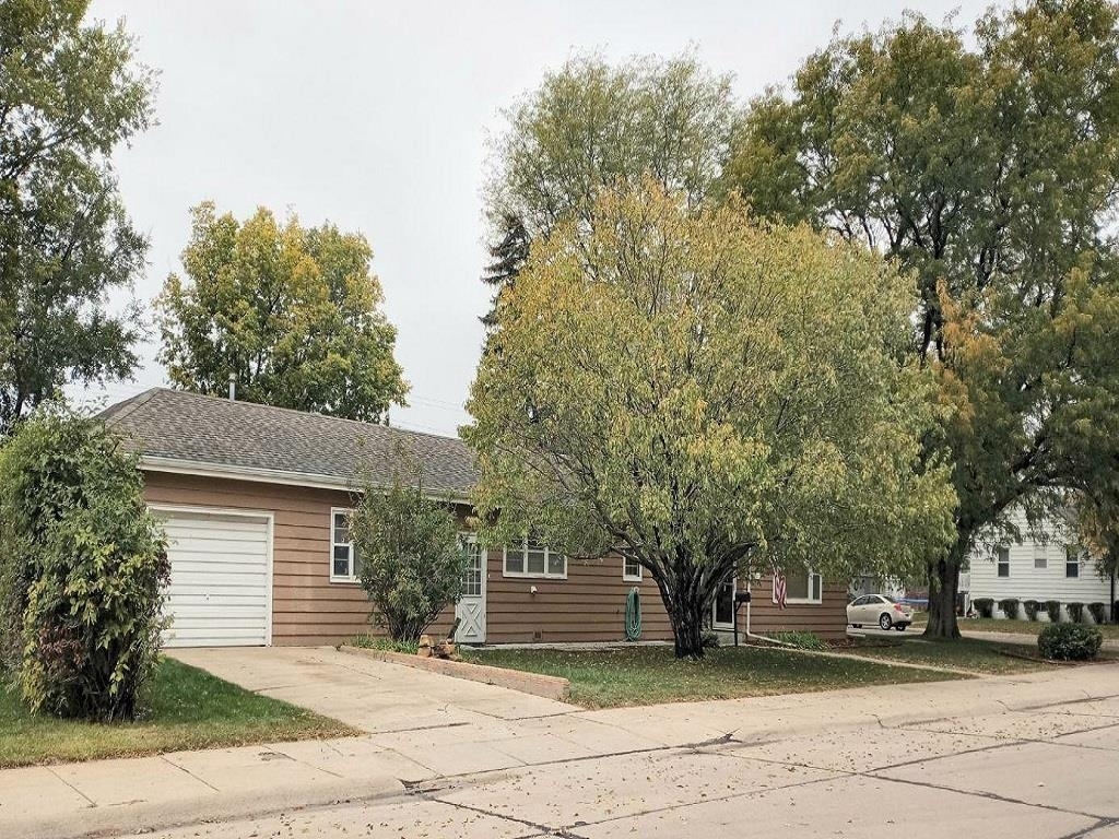 Property Photo:  602 S Poplar  NE 69101 