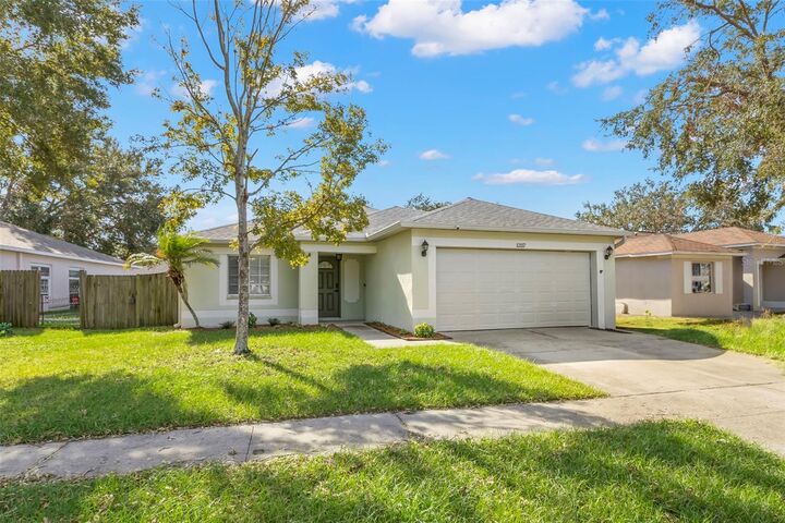 Property Photo:  12117 Feldwood Creek Lane  FL 33579 