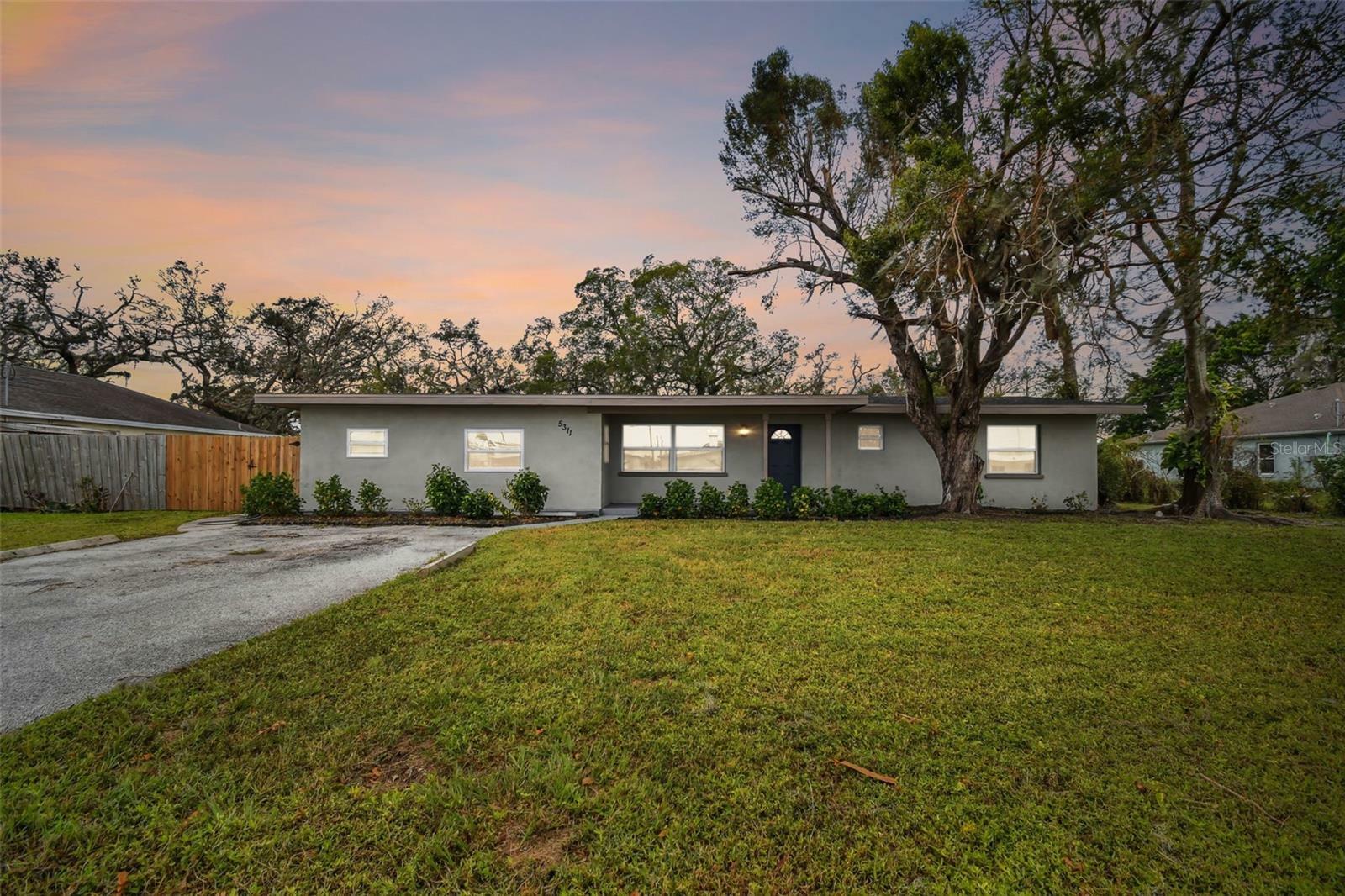 Property Photo:  5311 28th Avenue E  FL 34221 