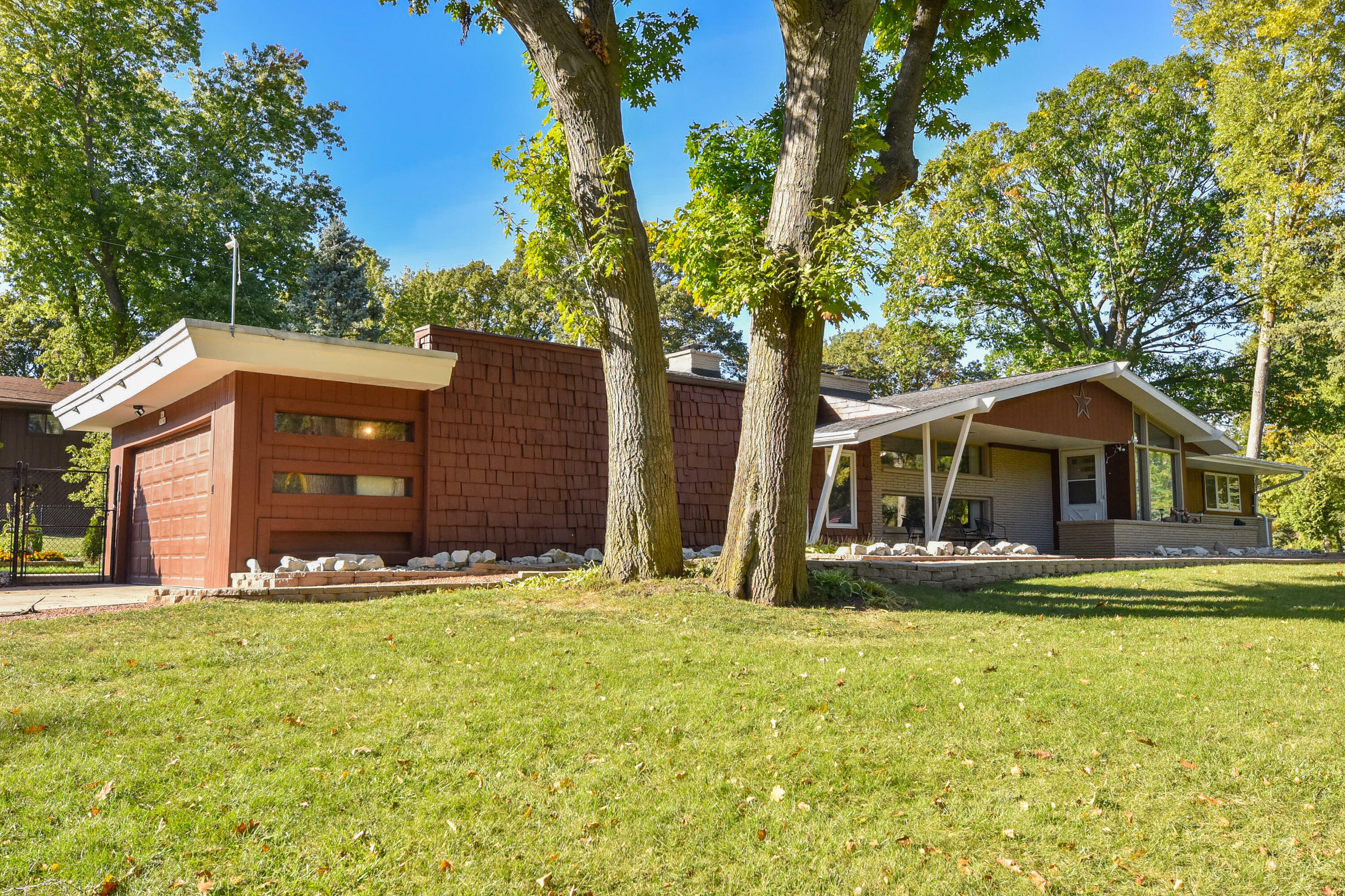 Property Photo:  N61w16042 Beechwood Dr  WI 53051 