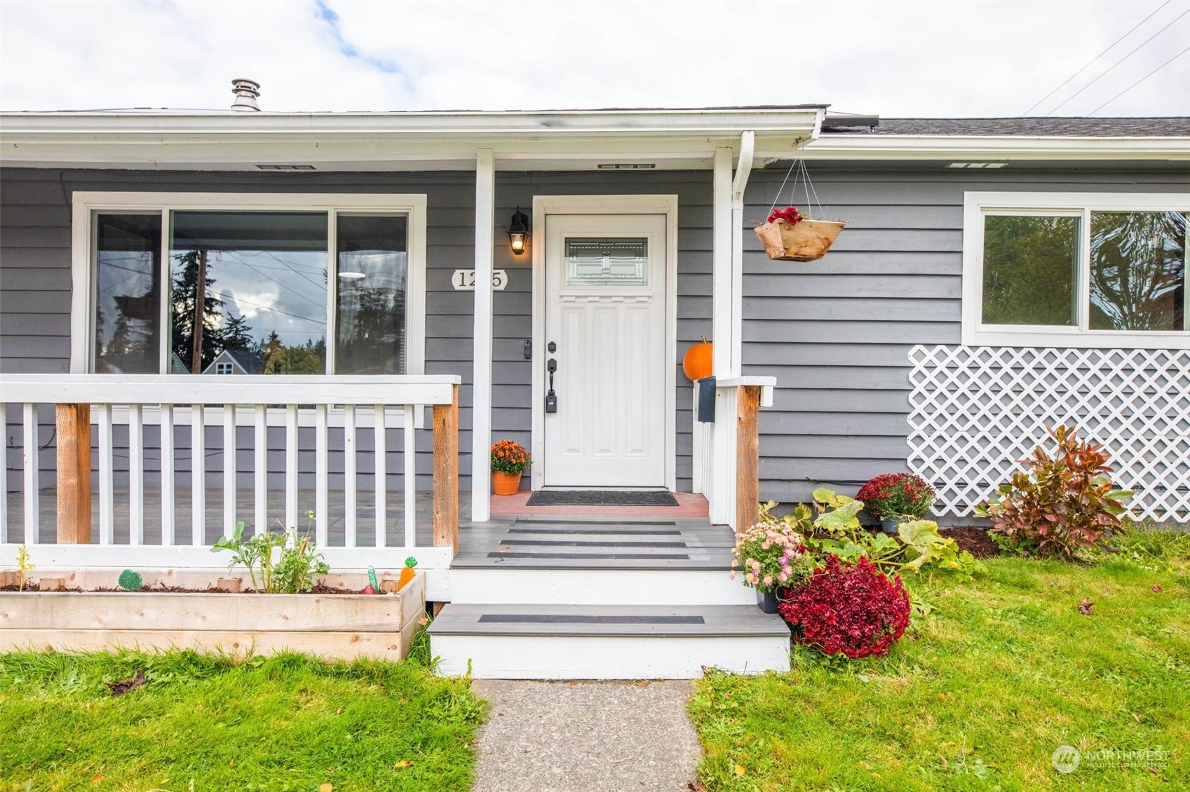 Property Photo:  1215 Skagit Street  WA 98274 