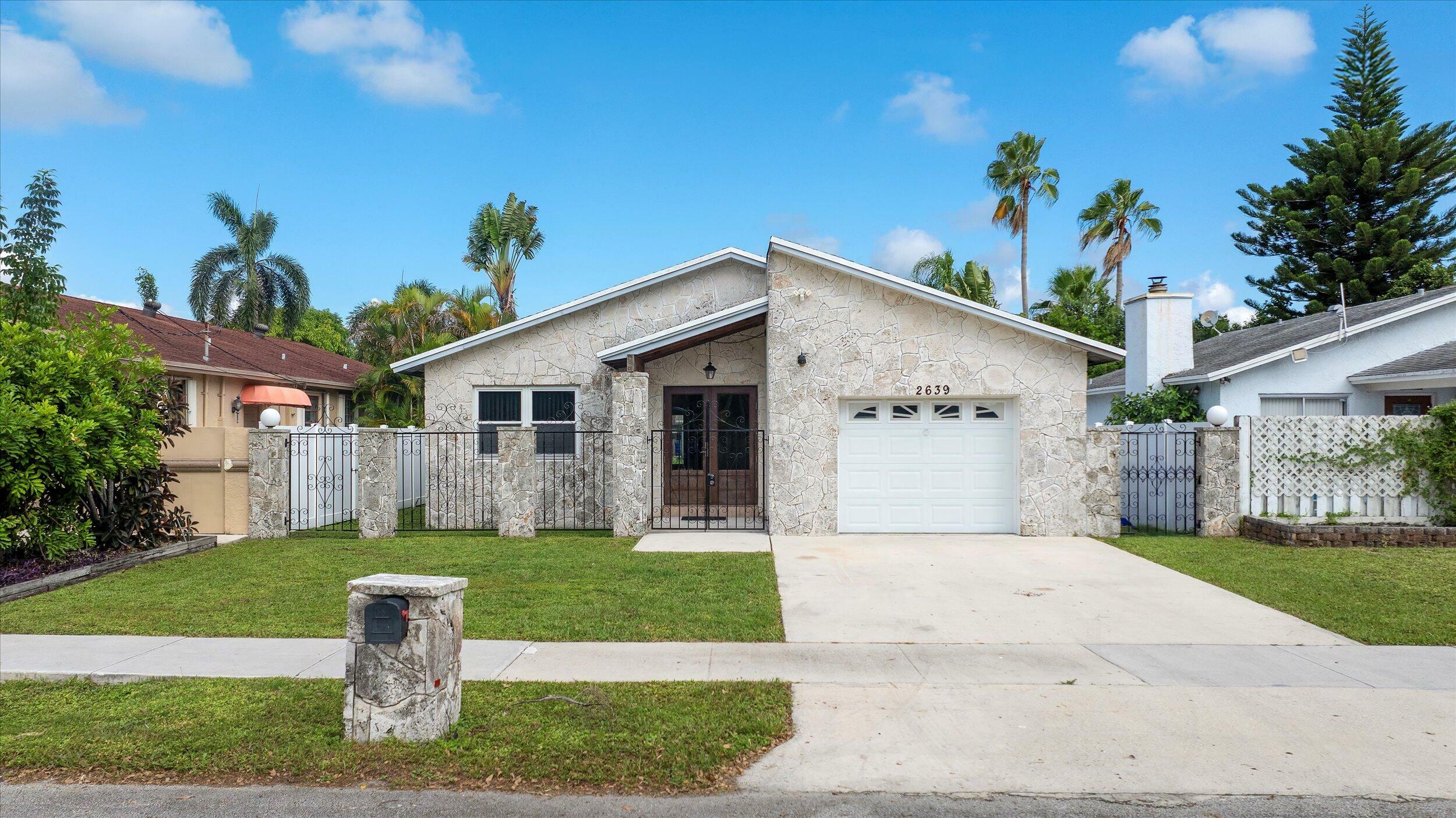 Property Photo:  2639 Coolidge Street  FL 33020 