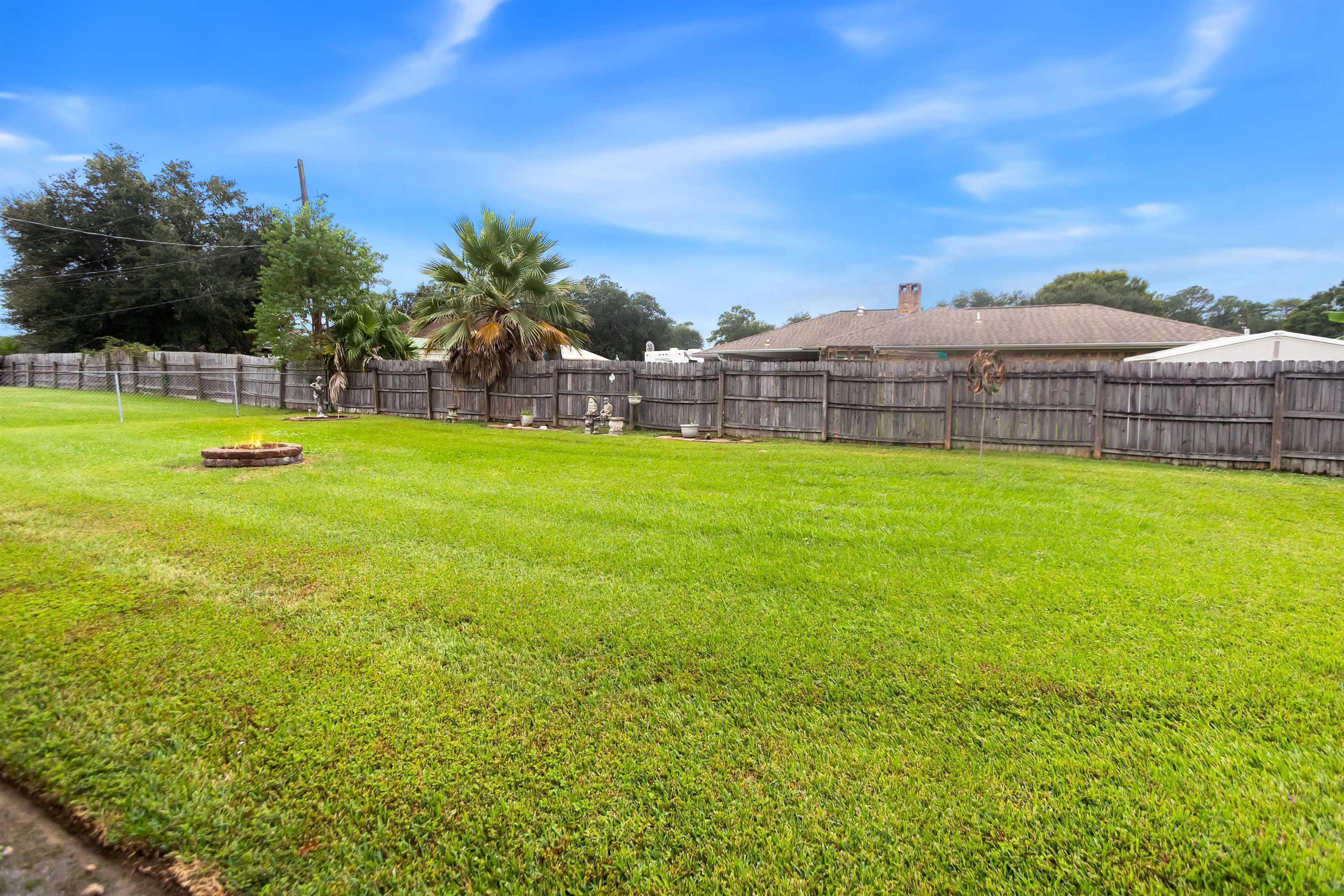 Property Photo:  15 Candlelight  TX 77657 