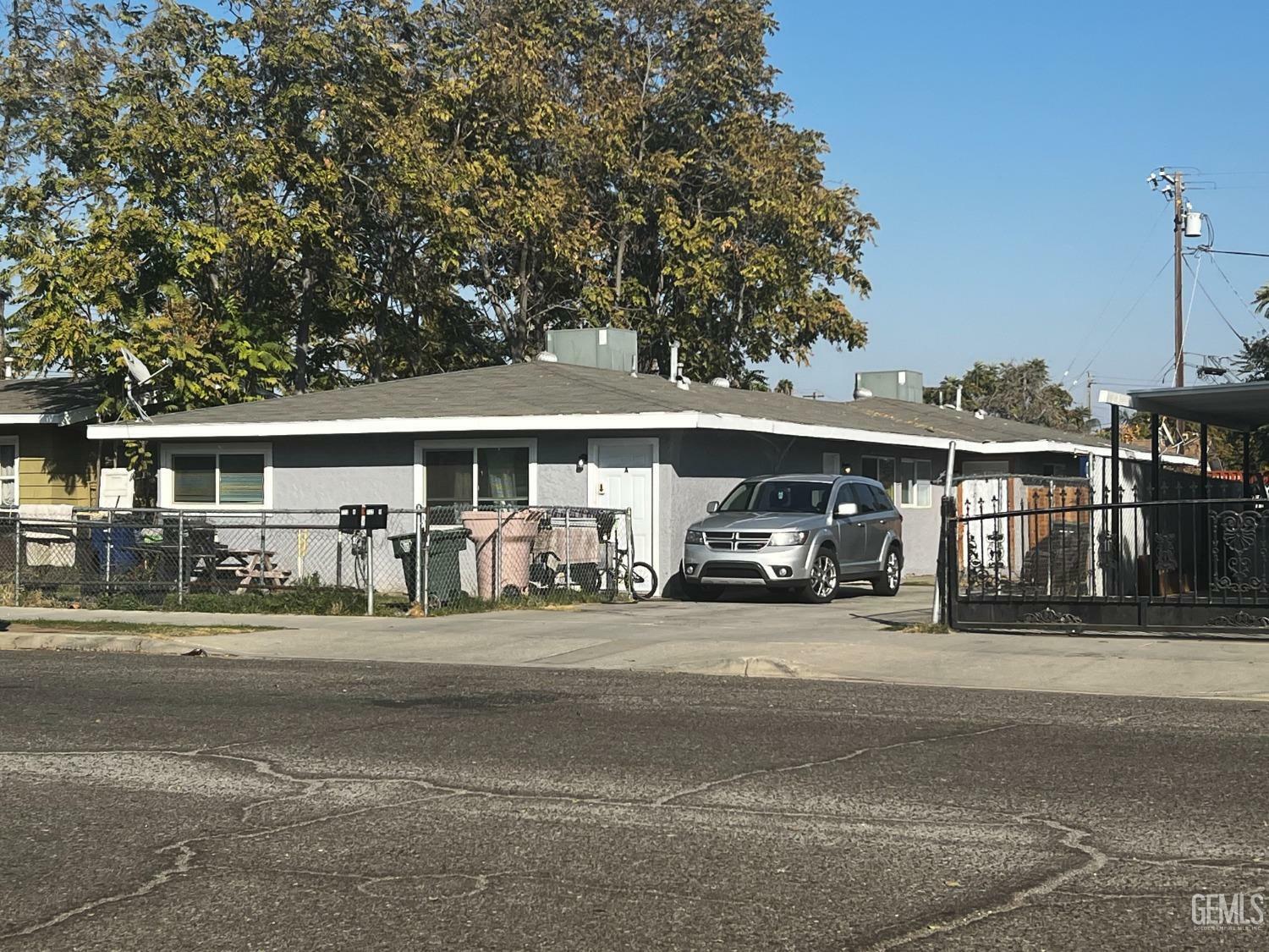 Property Photo:  722 N Street  CA 93304 