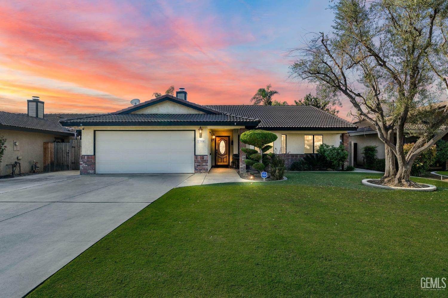 Property Photo:  7705 Vaquero Avenue  CA 93308 