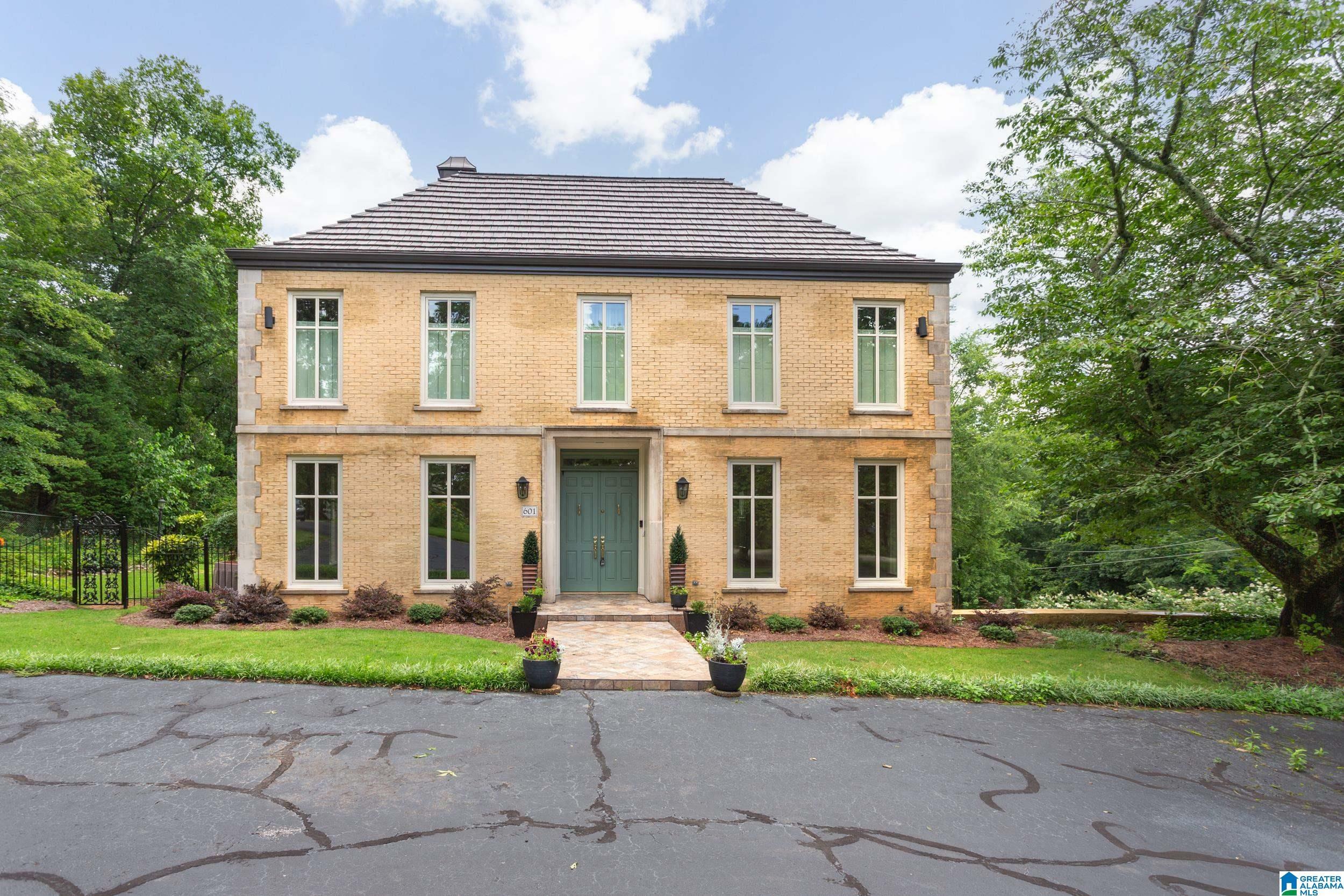 Property Photo: 601 Hillyer High Road AL 36207