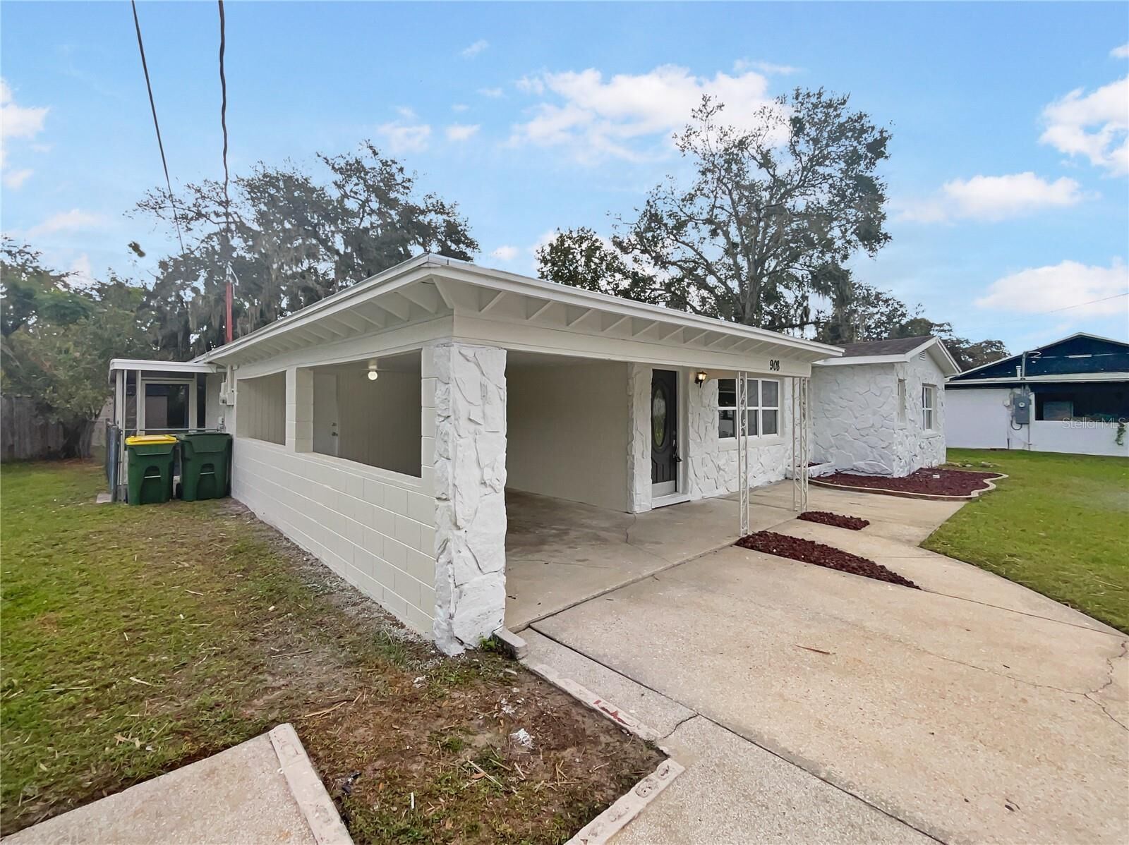 Property Photo:  908 Perkins Street  FL 34748 