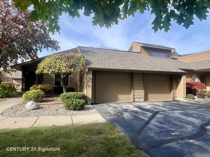 845 Windrush Court #15  Saginaw MI 48609 photo