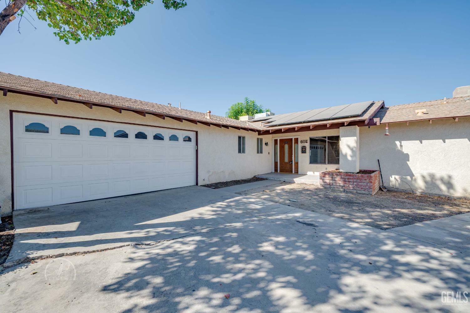 Property Photo:  602 Keene Lane  CA 93268 