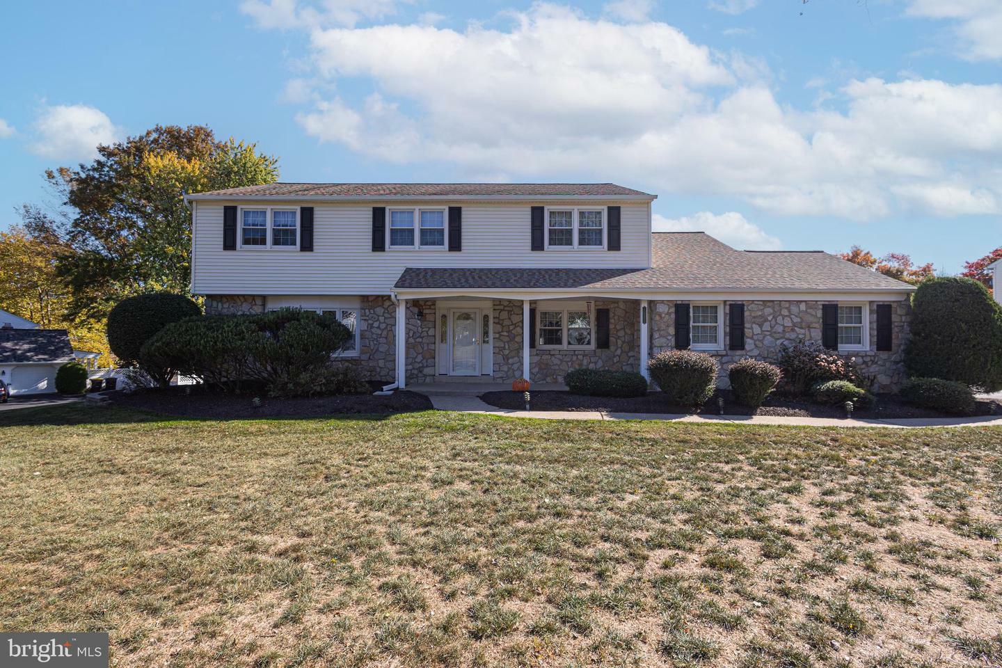 Property Photo:  1037 Queens Drive  PA 19067 