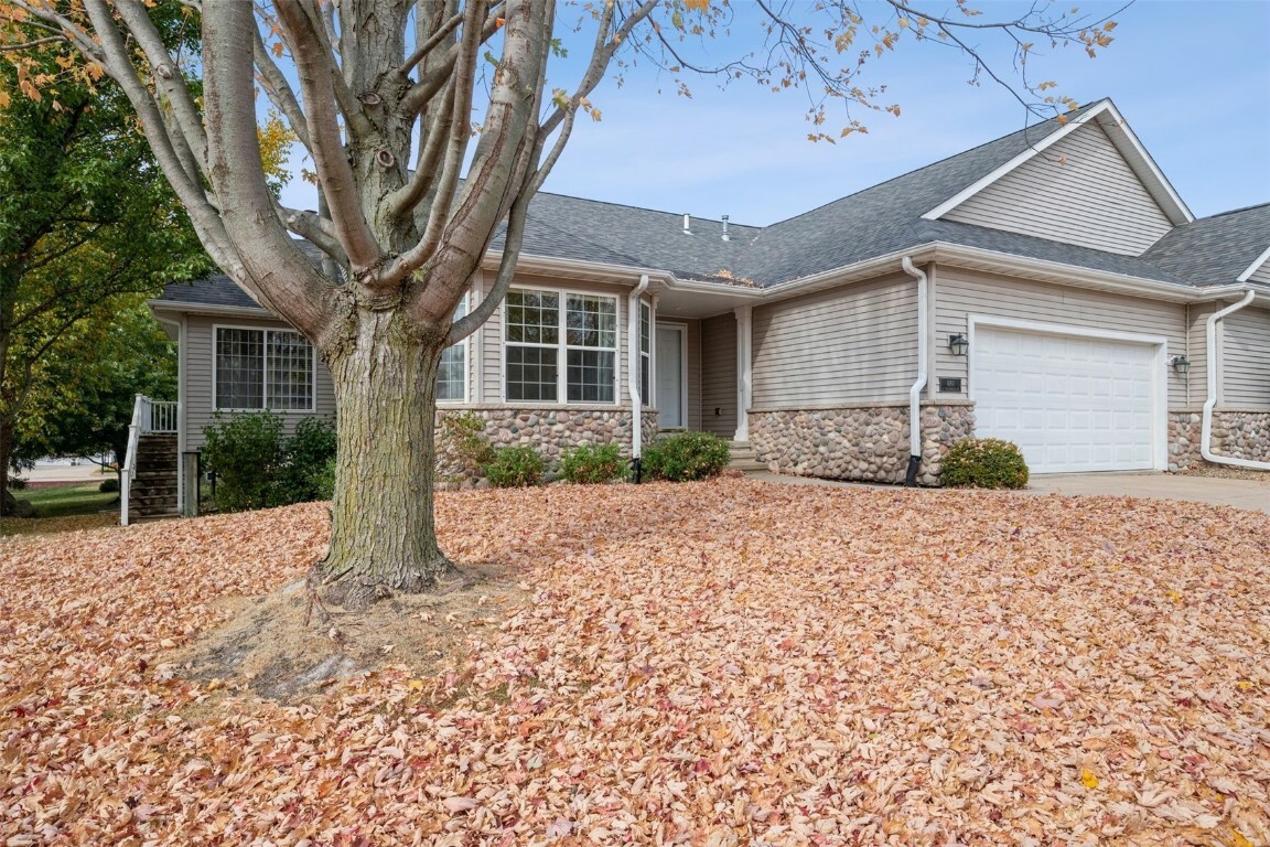 Property Photo:  4101 N Willowbend Road NE  IA 52411 