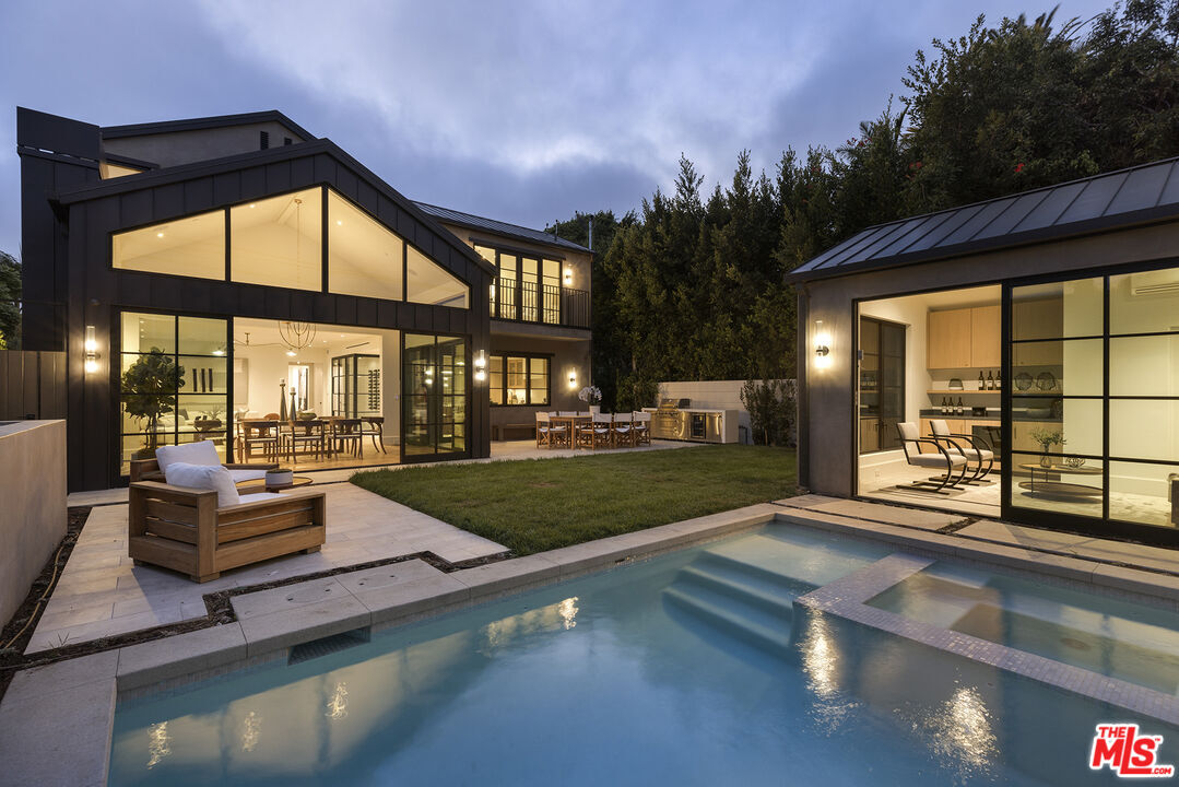 Property Photo:  824   Huntley Dr  CA 90069 