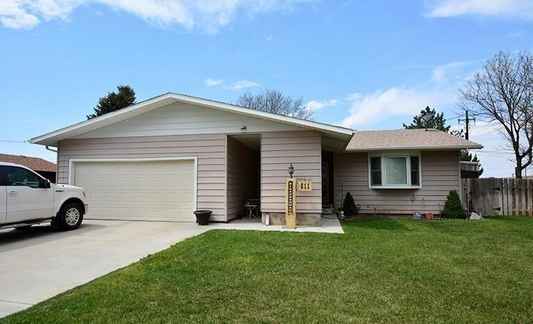 Property Photo:  611 Harolds Place  KS 67860 