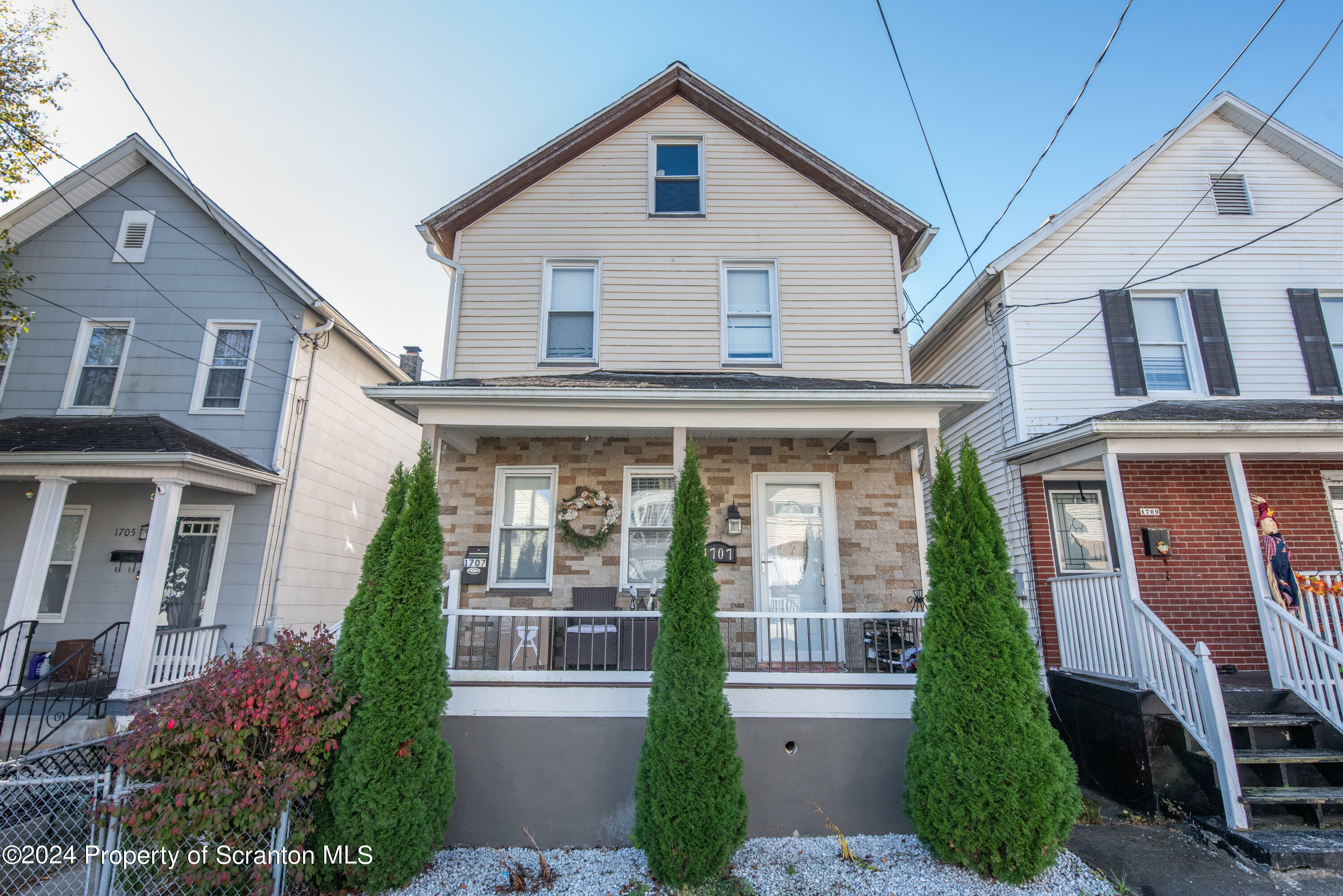 Property Photo:  1707 Hawthorne Street  PA 18504 