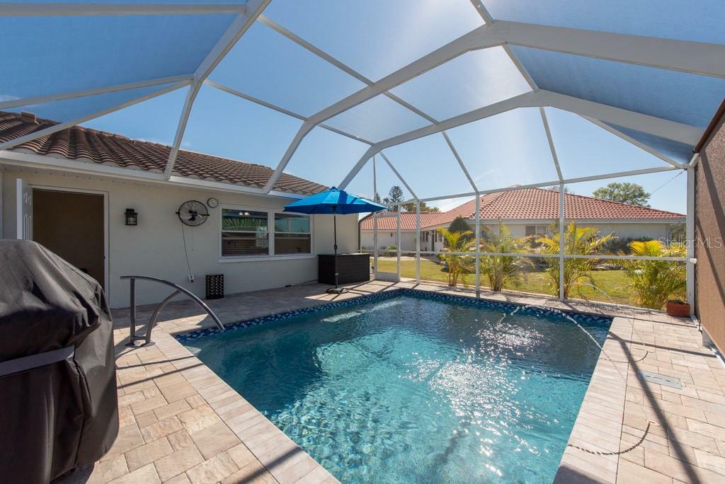 Property Photo: 701 Westmont Way FL 33573