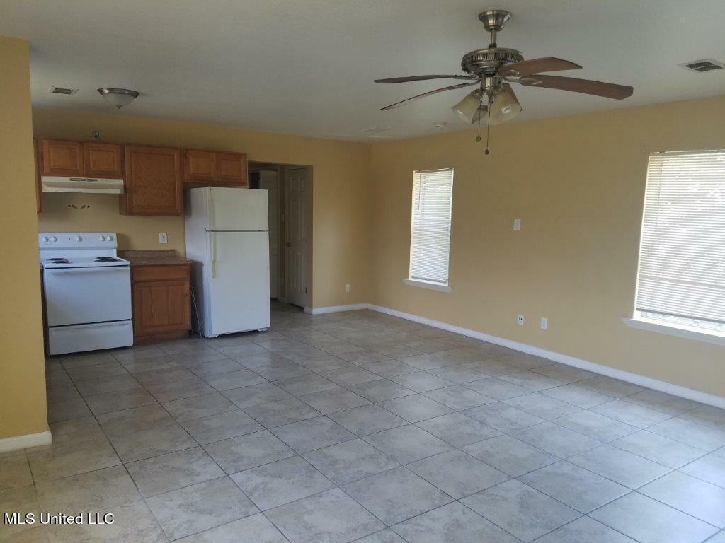 Property Photo:  269 Crawford Street  MS 39530 