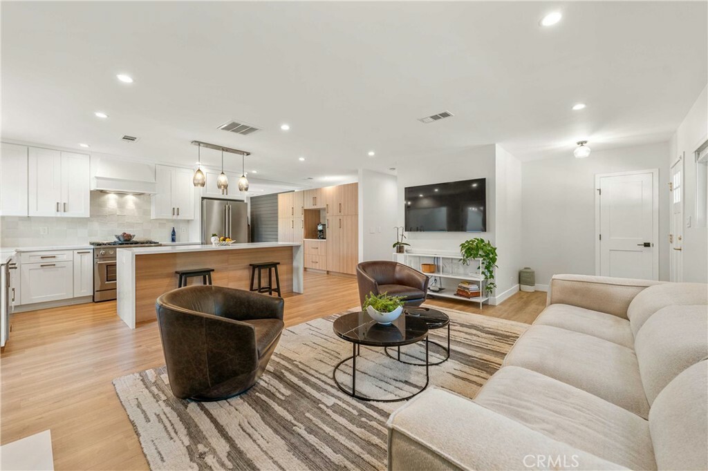 Property Photo:  7600 Earldom Avenue  CA 90293 