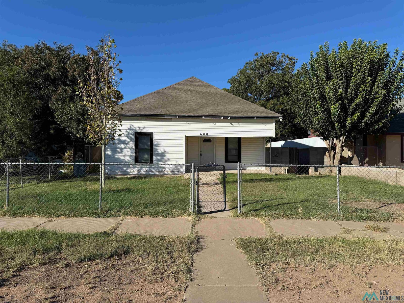 Property Photo:  608 W Richardson Ave Avenue  NM 88210 