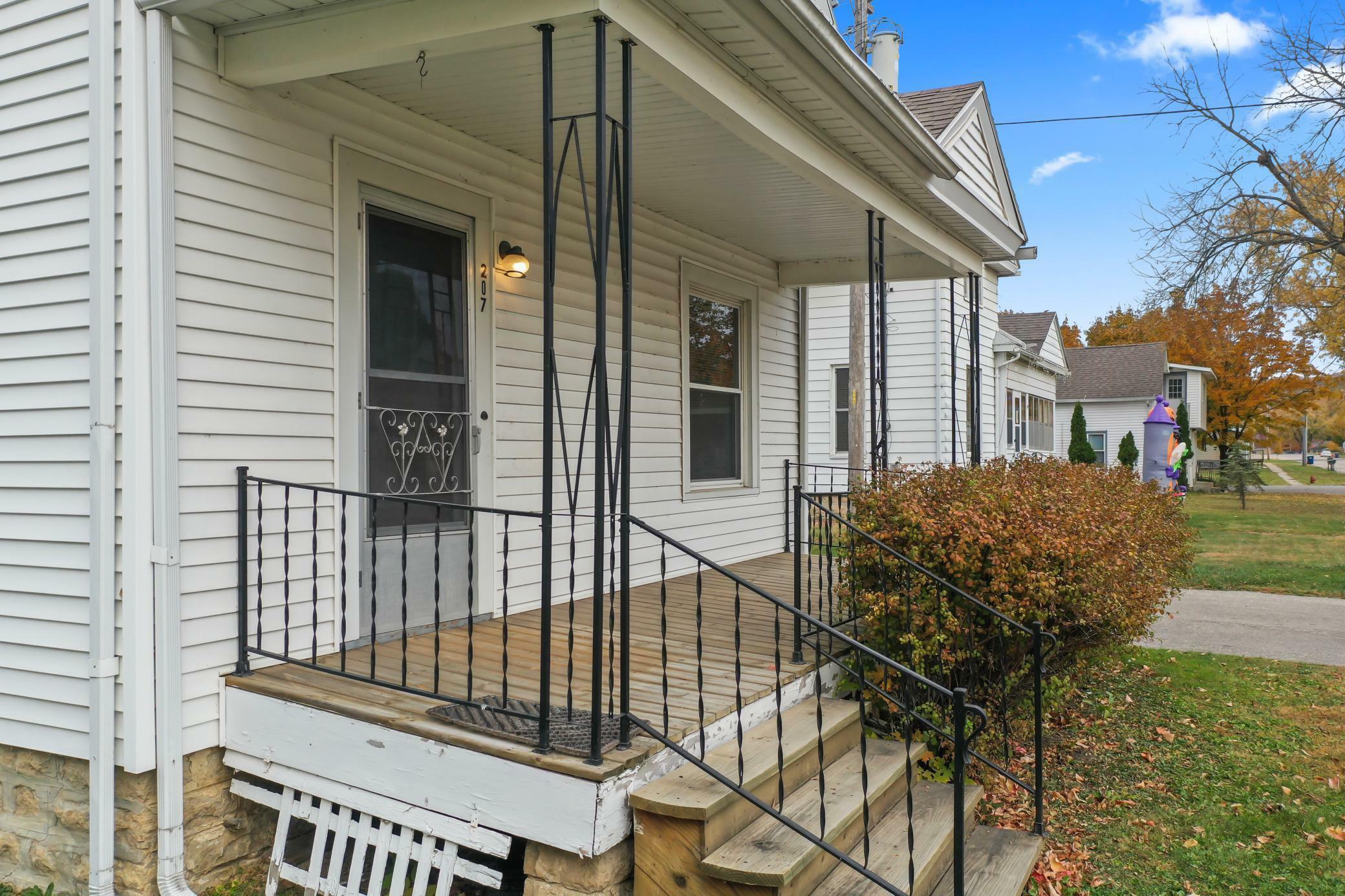 Property Photo:  207 S Maple Street  MN 55971 