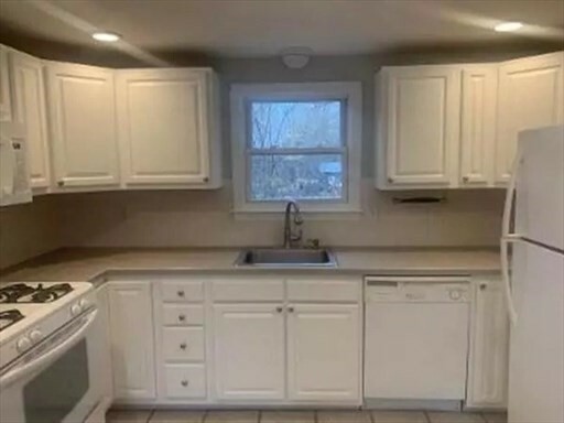 Property Photo: 65 Broadway St 65 MA 01886